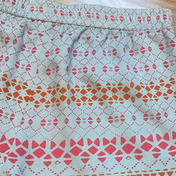 BCBG gently worn pattern shorts - Picture 2 of 4